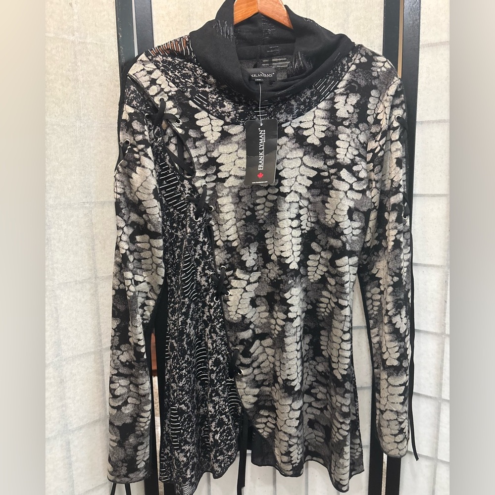 FRANK LYMAN NWT Tunic Cowl Neck Laced Sleeves Abstract Print Sweater Top